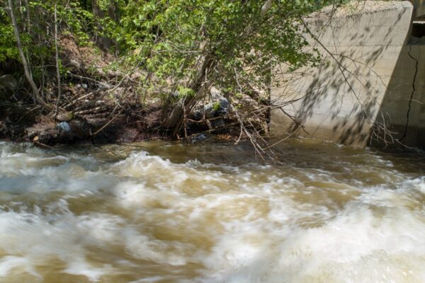 Jamieson Creek at kilometre 1.0 May 20, 2018 crack in abutment Jamieson Creek at kilometre 1.0 May 20, 2018 crack in abutment